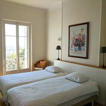 Citilet Louis Blanc 1,2,3 - Three Gorgeous, Open-plan Lejlighed *
